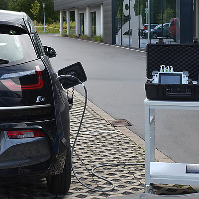 Testing-ev-charging-station-on-site_EMOB32_v2_1600px